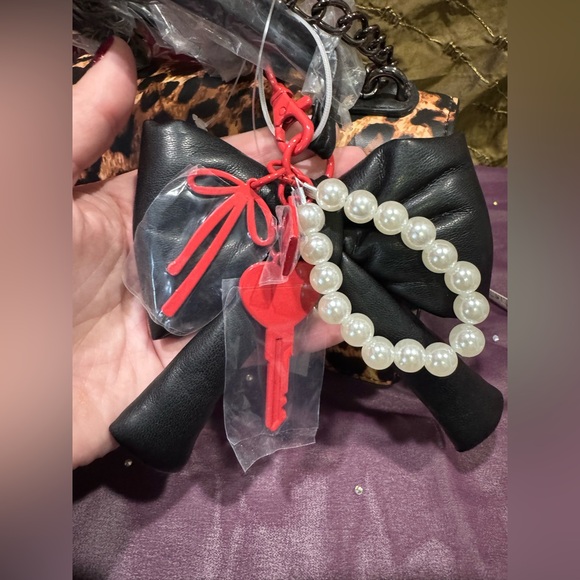 Betsey Johnson Leopard Print Handbag with Black Bow and Red Accents - Picture 3 of 5